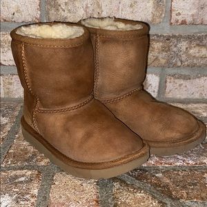 Toddler size 10 Uggs